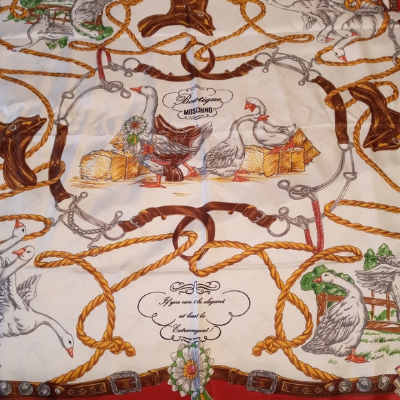 ❤ 100%Authentic Moschino Silk Swan Scarf - Picture 4 of 6